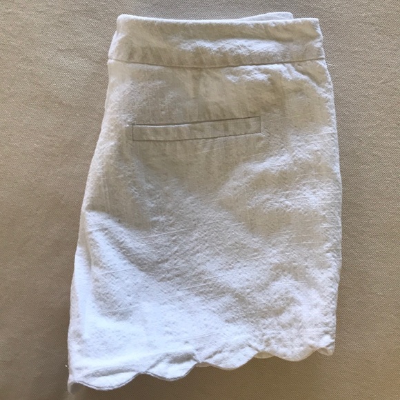 Cynthia Rowley Scalloped Linen shorts - Picture 3 of 3